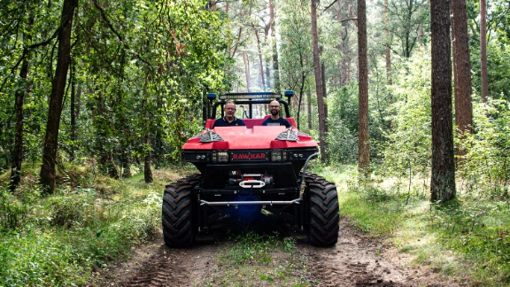 Joachim Grunwald (KTR Systems), Marlon Lewandowski (Krämer Special Vehicles) Joachim Grunwald (KTR Systems), Marlon Lewandowski (Krämer Special Vehicles)