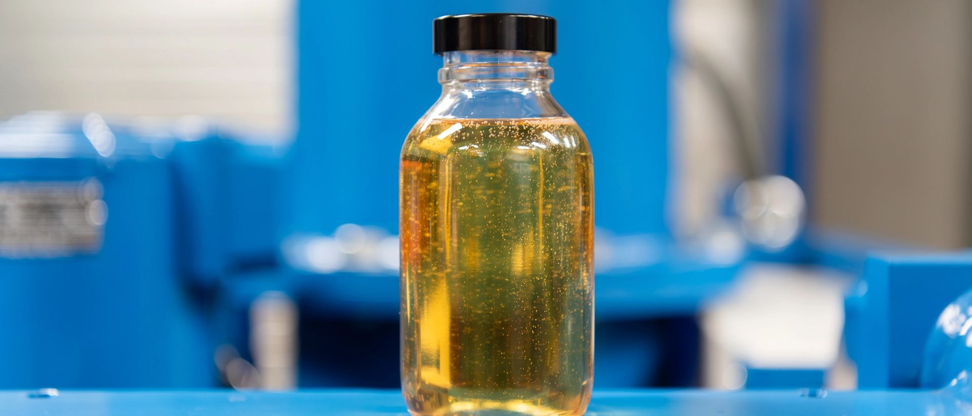 The filtered oil is up to 32 times cleaner than when it was delivered The filtered oil is up to 32 times cleaner than when it was delivered