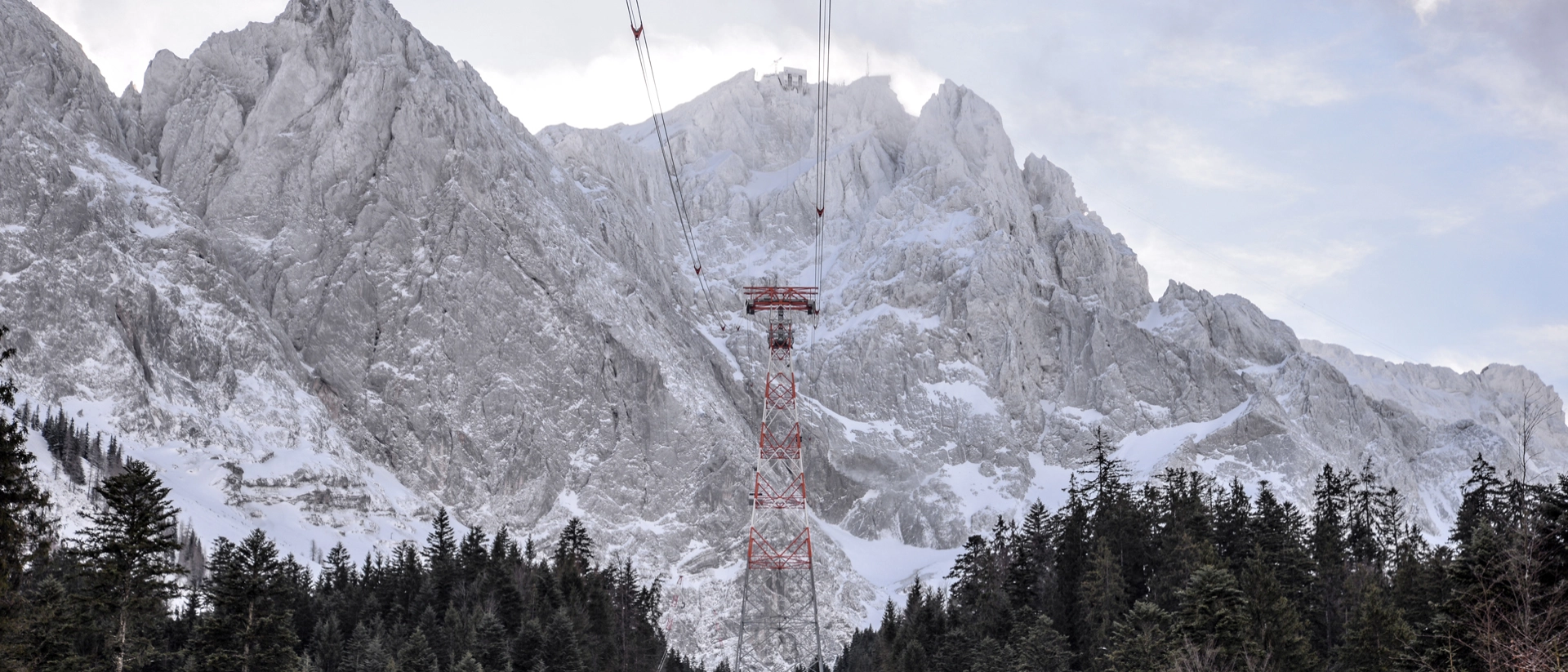 Die mit 127 Metern weltweit höchste Stahlbaustütze für Pendelbahnen Die mit 127 Metern weltweit höchste Stahlbaustütze für Pendelbahnen